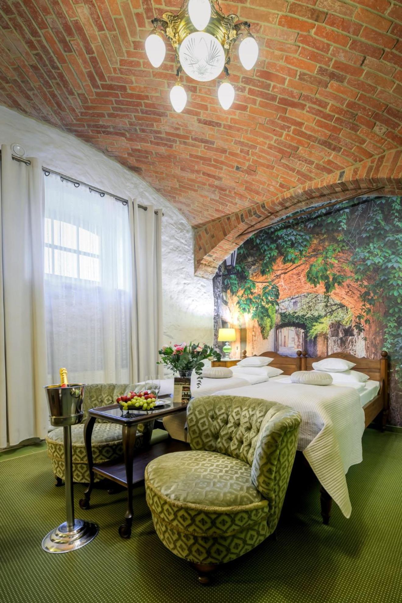 Zabi Dwor - Hotel - Restauracja - Spa Zielona Gora  Bagian luar foto